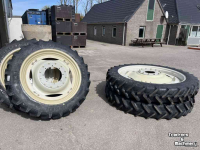 Roues, Pneus, Jantes, Barillets Jumelage BKT 300/95 R52 270/95 R38
