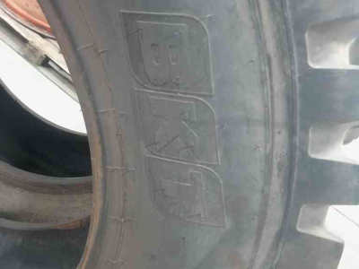 Roues, Pneus, Jantes, Barillets Jumelage BKT 440/80R34 ridemax