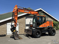 Pelles sur pneus Doosan DX140w-5 met draaikantelstuk