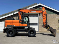 Pelles sur pneus Doosan DX140w-5 met draaikantelstuk