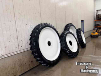 Roues, Pneus, Jantes, Barillets Jumelage BKT 270/95 R54 + 270/95 R38 op velg 1.80m spoor