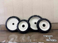Roues, Pneus, Jantes, Barillets Jumelage BKT 270/95 R54 + 270/95 R38 op velg 1.80m spoor