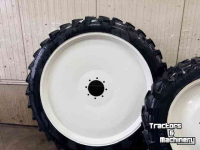 Roues, Pneus, Jantes, Barillets Jumelage BKT 270/95 R54 + 270/95 R38 op velg 1.80m spoor