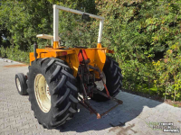 Tracteur Renault 551