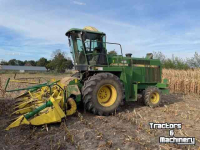 Ensileuse automotrice John Deere 6810