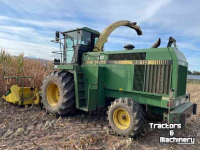 Ensileuse automotrice John Deere 6810