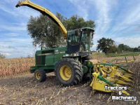 Ensileuse automotrice John Deere 6810