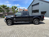 Pick up Ford Lariat, Crew-Cab, Grijs kenteken.