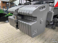 Poids frontaux Massey Ferguson 12 x 55 kg frontgewicht + 1x 60 kg trekgewicht (720 kg totaal)