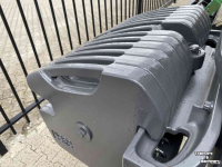 Poids frontaux Massey Ferguson 12 x 55 kg frontgewicht + 1x 60 kg trekgewicht (720 kg totaal)